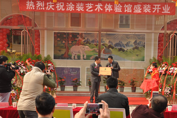 涂裝藝術(shù)體驗(yàn)館盛裝開業(yè)?知名主流媒體記者紛紛來(lái)訪